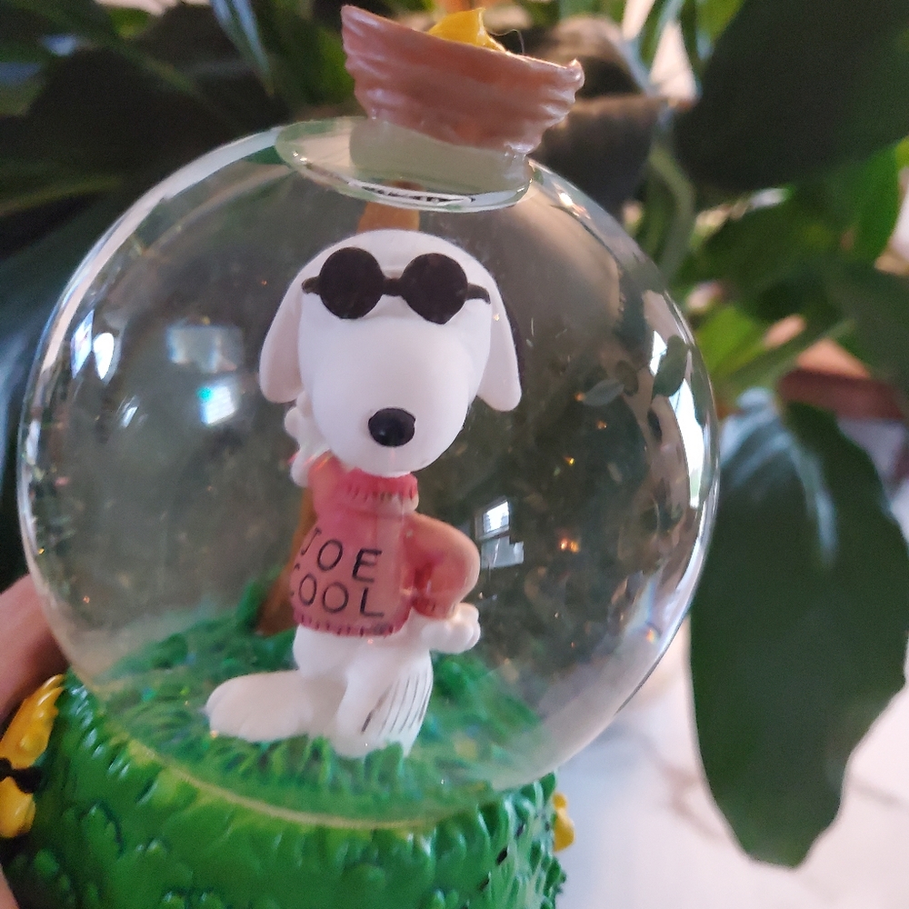 Vintage Snoopy and Woodstock Birds Snowglobe - Picture 11 of 17